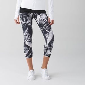 LuluLemon Wunder Under crop Full-On Luon